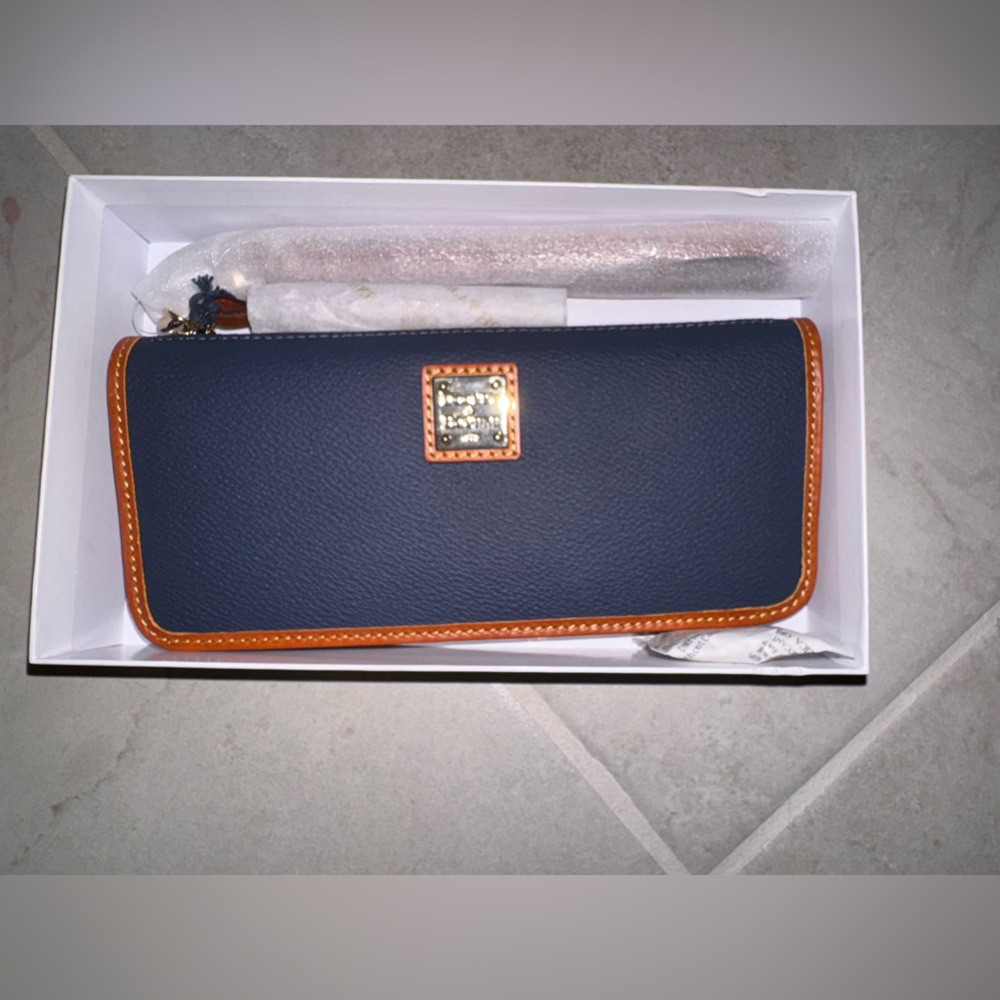 Dooney & Bourke Navy&Tan Kirby Tatum Wristlet Wallet Clutch Midnight Blue Color
